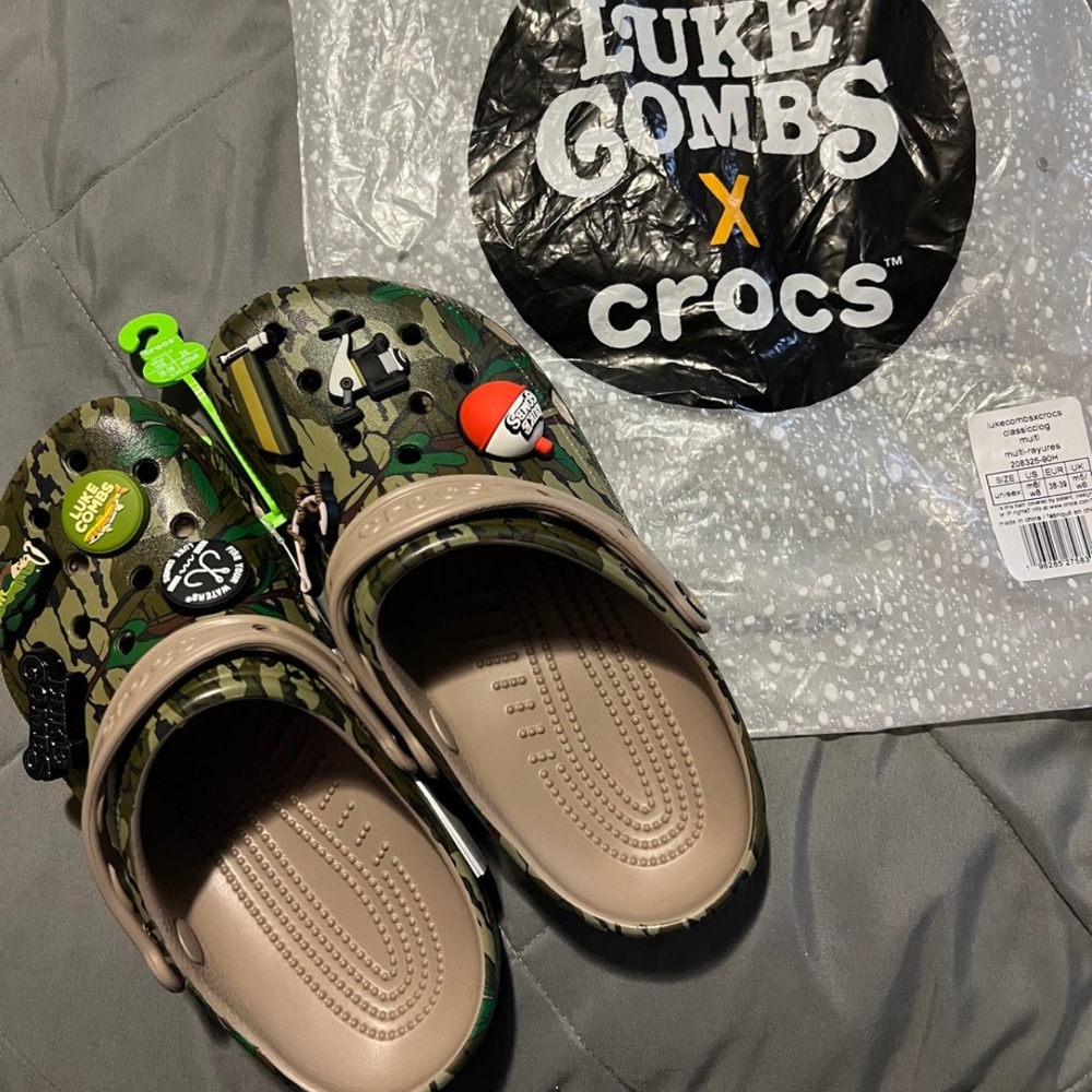 Luke Combs x Crocs brand new with tags M6/W8